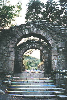 The Gateway Arches, copyright 1998 Laurie Young